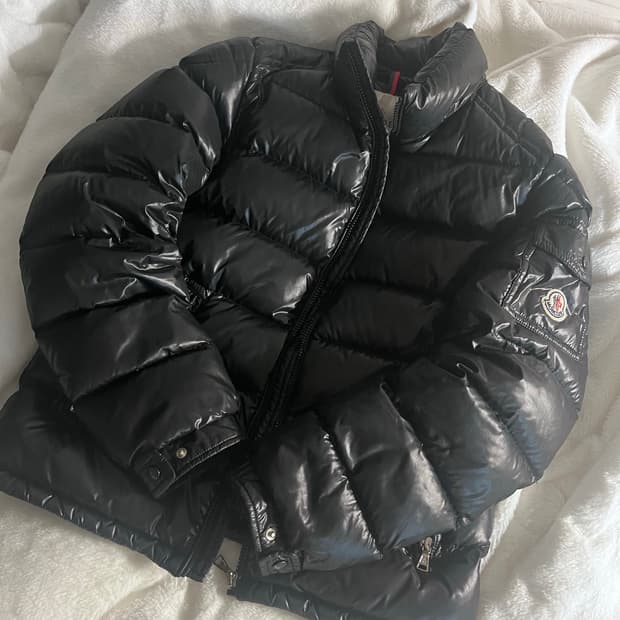 몽클레어 뉴 마야 후드탈부착 유광패딩 14y