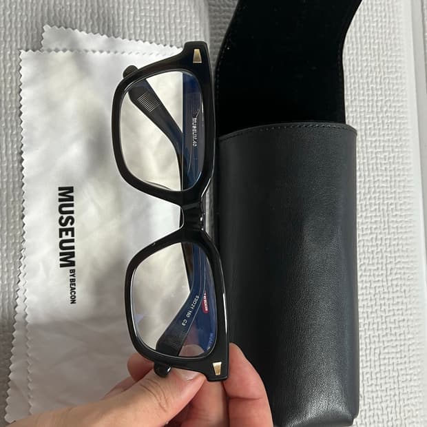 (하정우,이종원)뮤지엄바이비컨 40모델 판매합니다!!