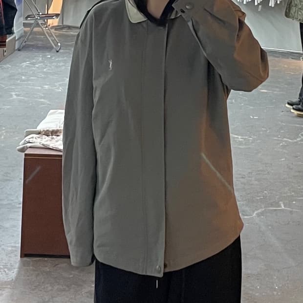 입생로랑 스몰로고 라이트카키 폴리자켓 H1465