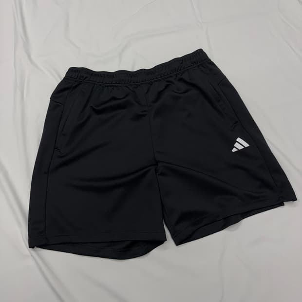 아디다스 에센셜 러닝 쇼트 반바지