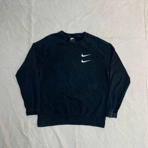 나이키 스우시 맨투맨 