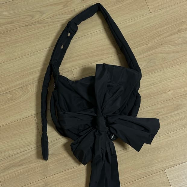 이우가마카라스 노티드 미니 패딩백