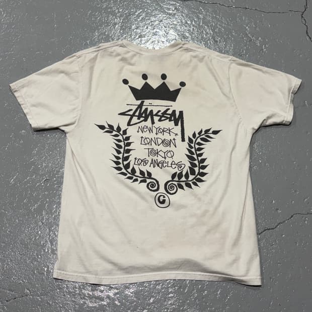스투시(Stussy) 크라운 리스 화이트 티셔츠