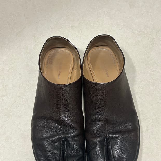 마르지엘라 타비 로퍼 브라운