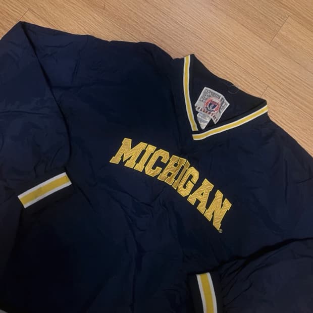 미시간 바람막이 맨투맨