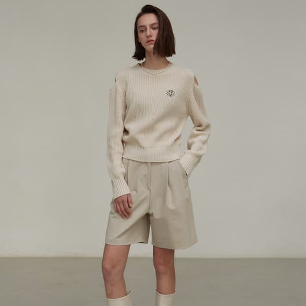 닉앤니콜 SHOULDER CUT OUT KNIT_LIGHT BEIGE