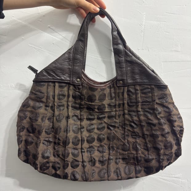 infuse brown dot shoulderbag