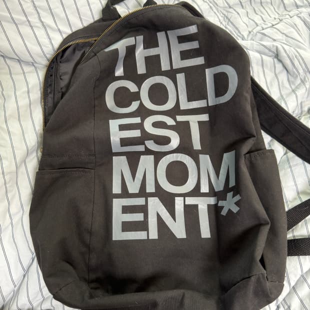 더콜디스트모먼트 백팩