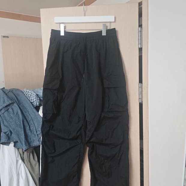25ss 코드그라피 쿨 나일론 카고 파라슈트 팬츠

블랙 M