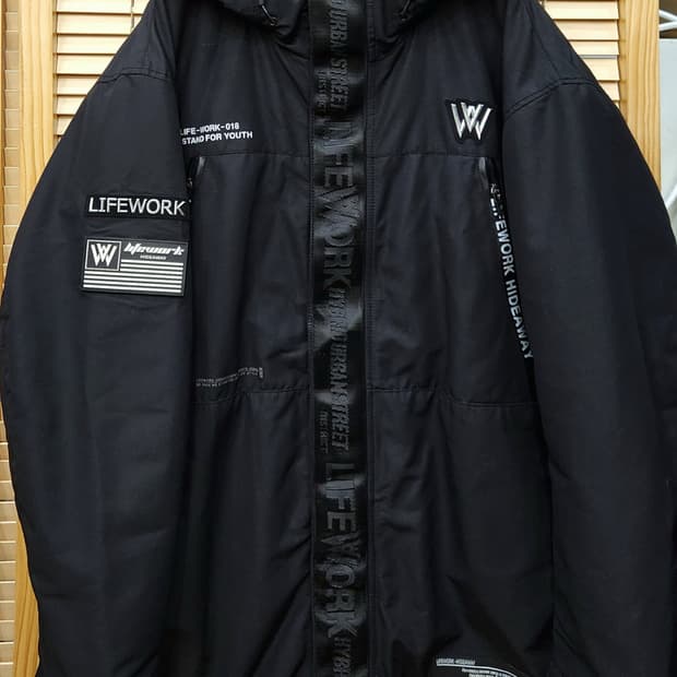 (새상품급)라이프워크 레터링 남성패딩 윈드브레이커 오버핏