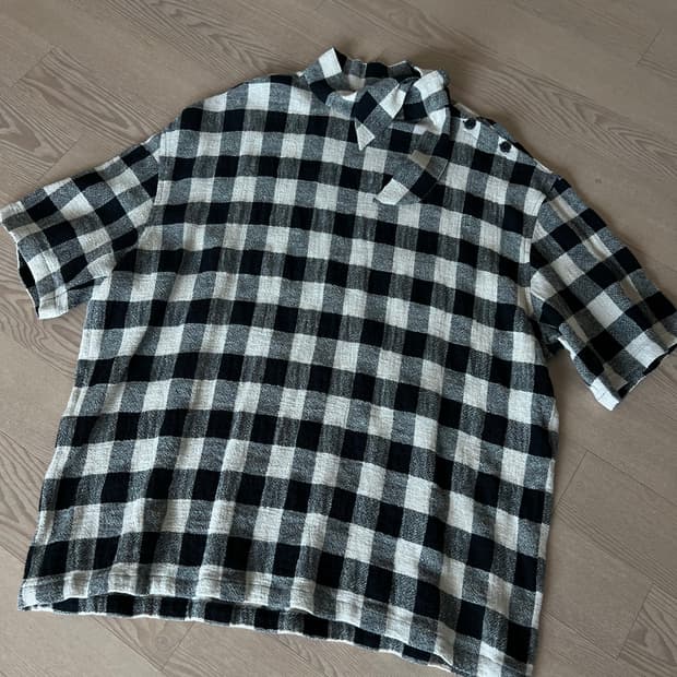 비욘드클로젯 컬렉션 라인 반팔