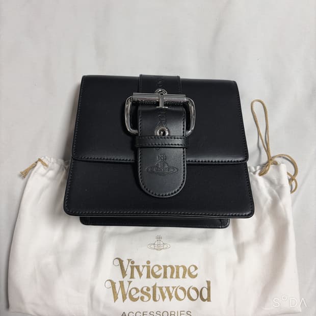 비비안웨스트우드 블랙 버클 숄더백