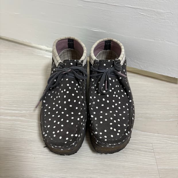 Clarks dot 