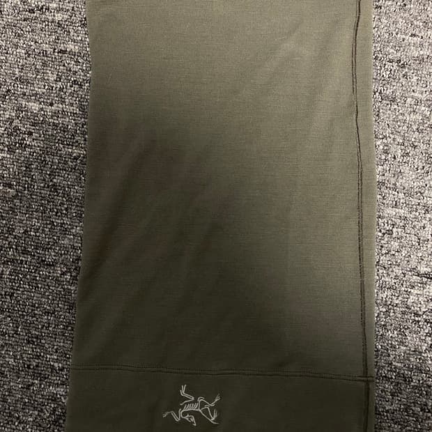 아크테릭스 넥게이터 카키