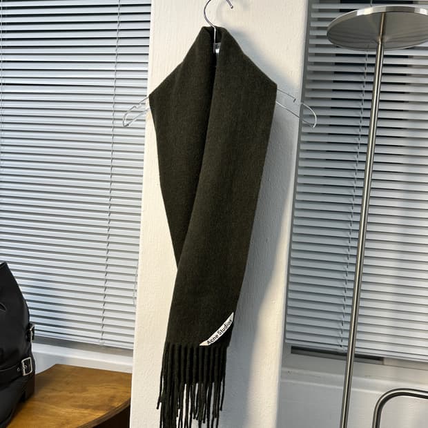 아크네스튜디오 울 머플러 딥카키 