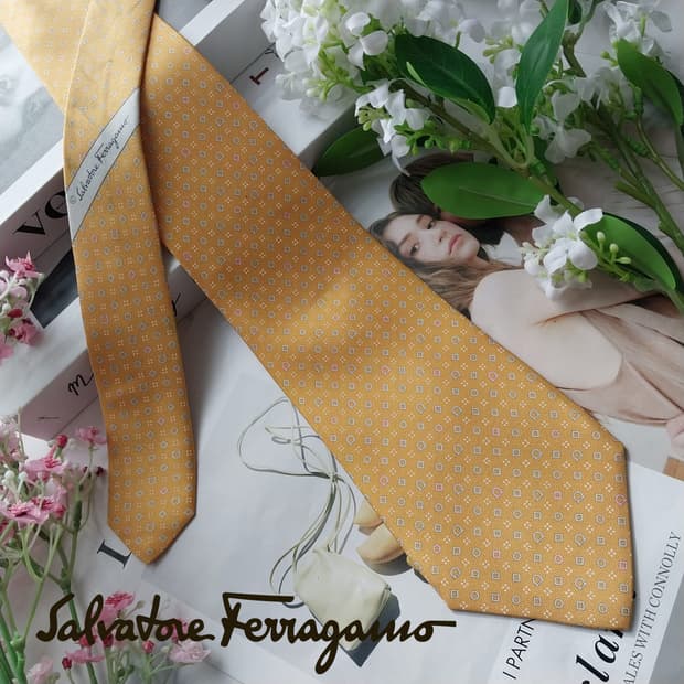 살바토레 페라가모 실크 간치니 패턴 넥타이 8.9cm B등급 K2238