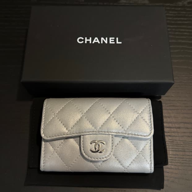 샤넬 클래식 카드지갑 실버