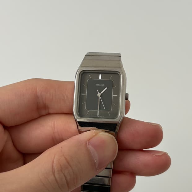80s black dial silver square quartz