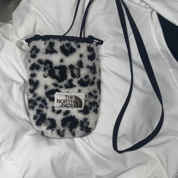 노스페이스 레오파드 무늬 겨울 가방