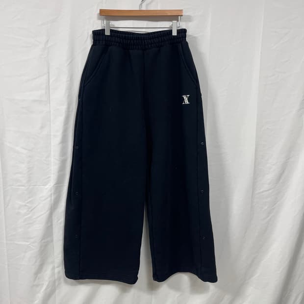 어반드레스(AVANDREE) 스냅 와이드 밴딩 스웻 팬츠