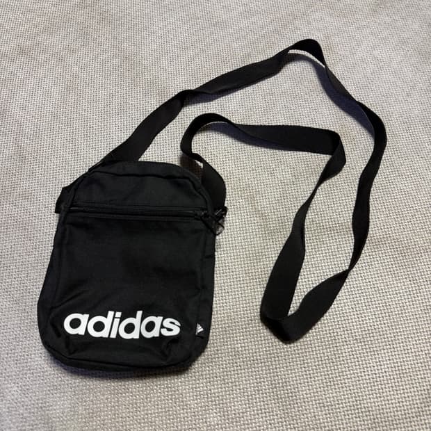 아디다스 블랙 미니 크로스백