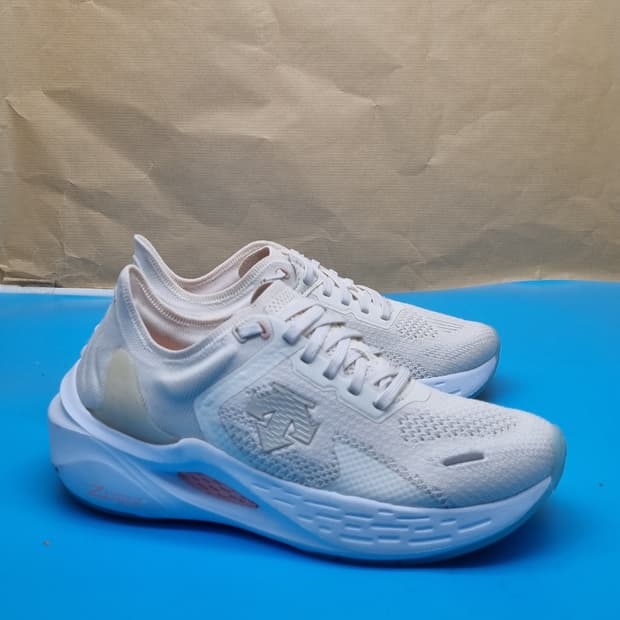 데상트 에너자이트 런닝화 225