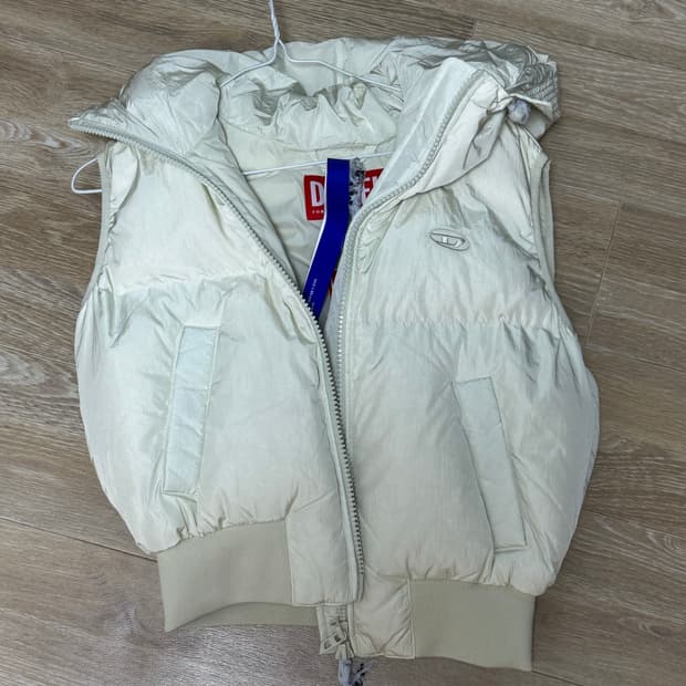 디젤 패딩조끼 화이트 36사이즈
