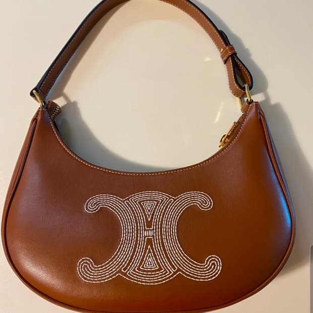 셀린느 트리옹프 아바백 브라운