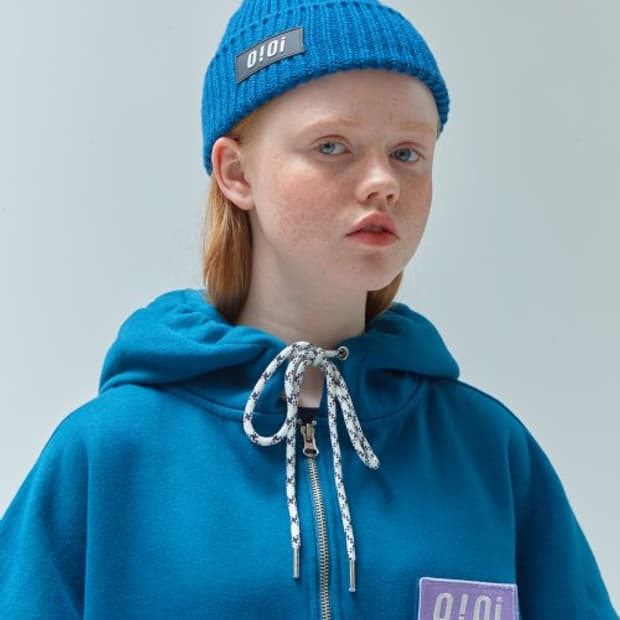 OIOI 로고 포인트 후드집업 덕 블루