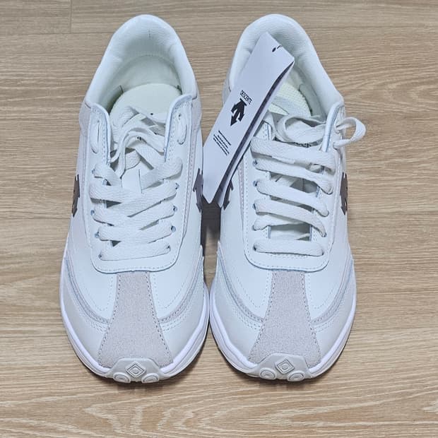 데상트 크론레이서 스니커즈 260새상품미사용