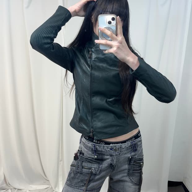 사선 지퍼 하이넥 카키 레더 자켓