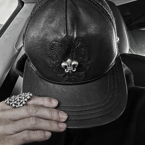 크롬하츠 플레어 참 레더 트러커 햇