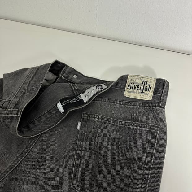 34 리바이스 실버탭 루즈핏 흑청 데님팬츠