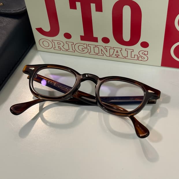 JTO AR 44-24 데미 엠버