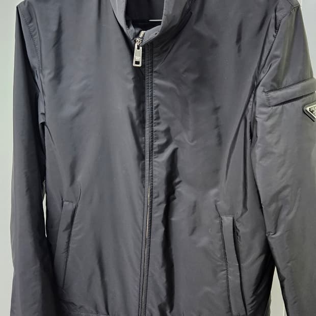 프라다 리나일론 하이넥 바람막이 블랙(48)