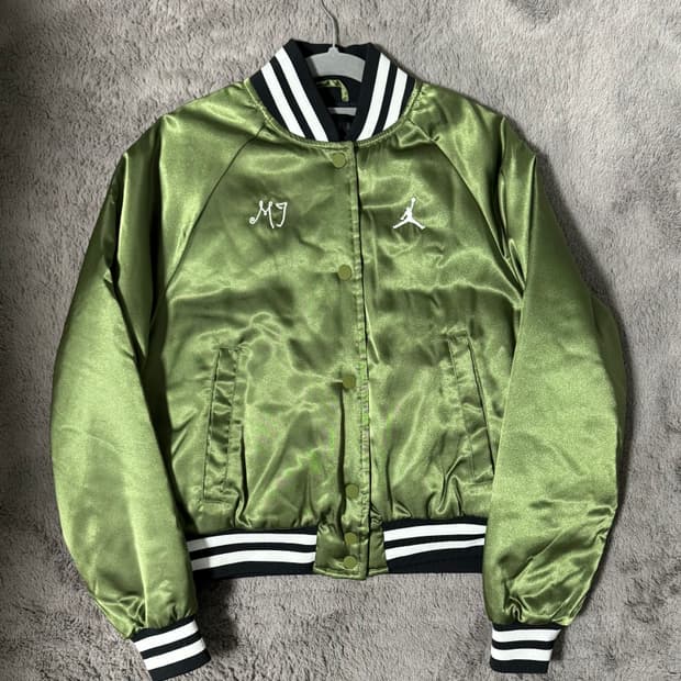 (W) 나이키 조던 바시티 자켓 올리브