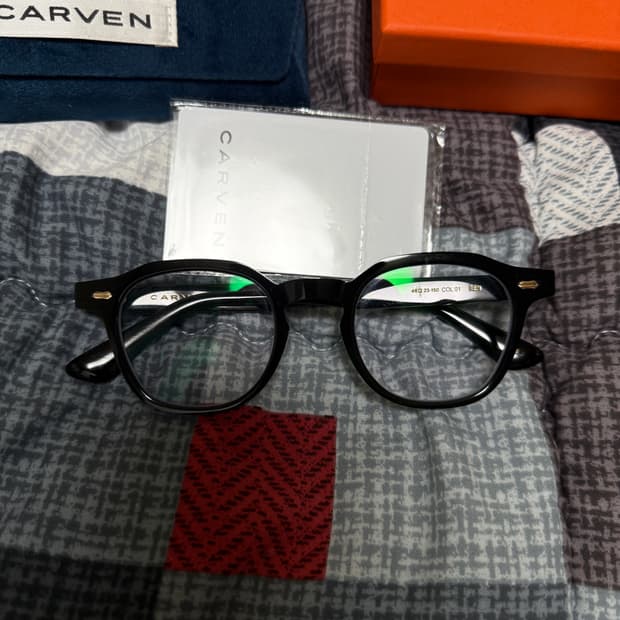 까르뱅 carven ben 뿔테 안경 블랙 판매합니다.