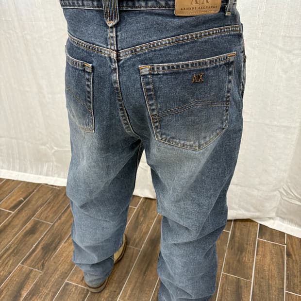 아르마니 익스체인지 AX 릴랙스드 핏 워싱 데님 팬츠