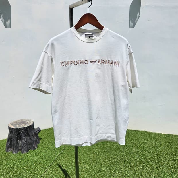 엠포리오 아르마니 자수 로고 티셔츠