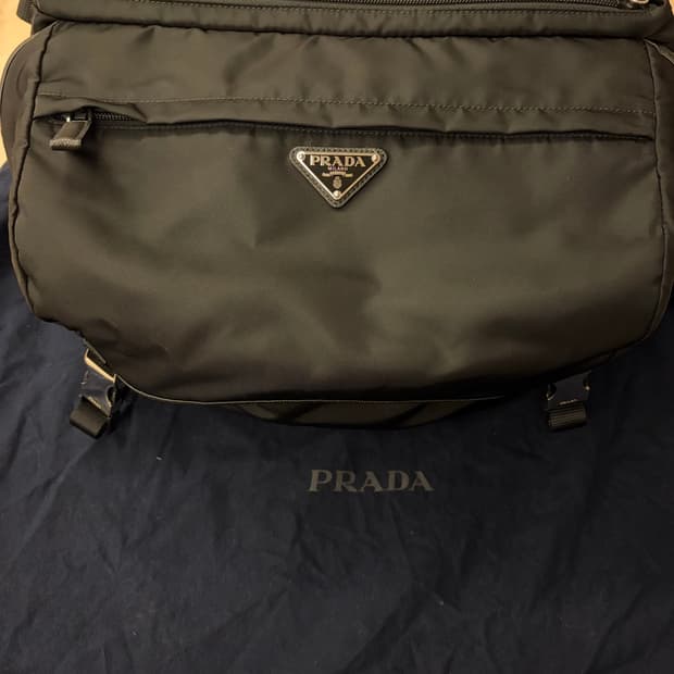 PRADA 바이커백 2VH991 블랙 라지사이즈