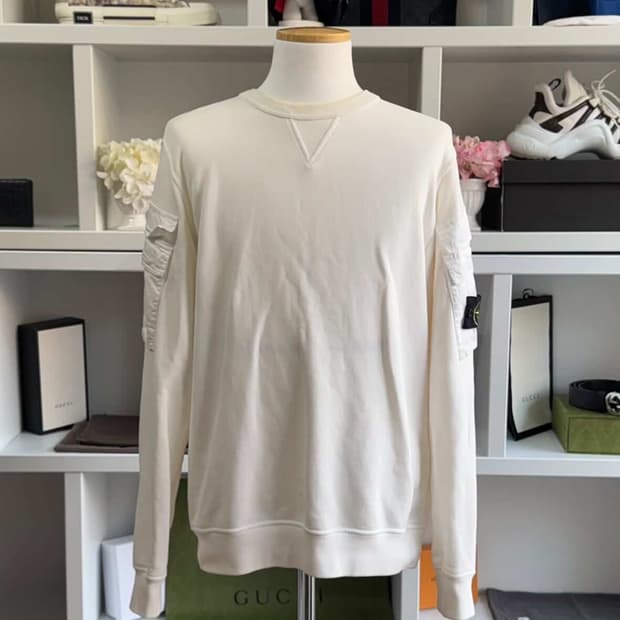 [ 23FW ] 스톤아일랜드 포켓 와펜 패치 맨투맨