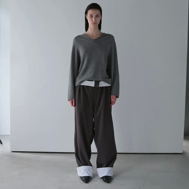 25FW 오브헤덴 세렌 브이넥 울 니트