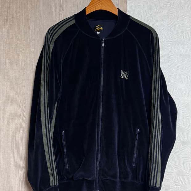 니들스 트랙집업