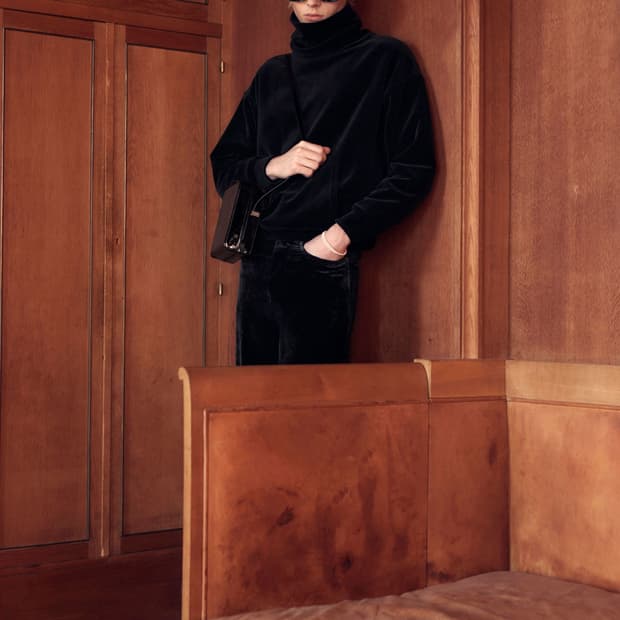 [차은우님 착용] 생로랑 22fw 벨벳 터틀넥