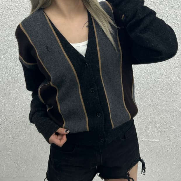 입생로랑 브라운 배색 차콜 가디건 95