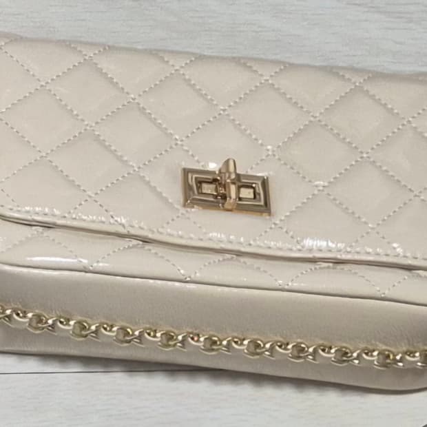 양가죽 퀼팅 페이던트 체인크로스백