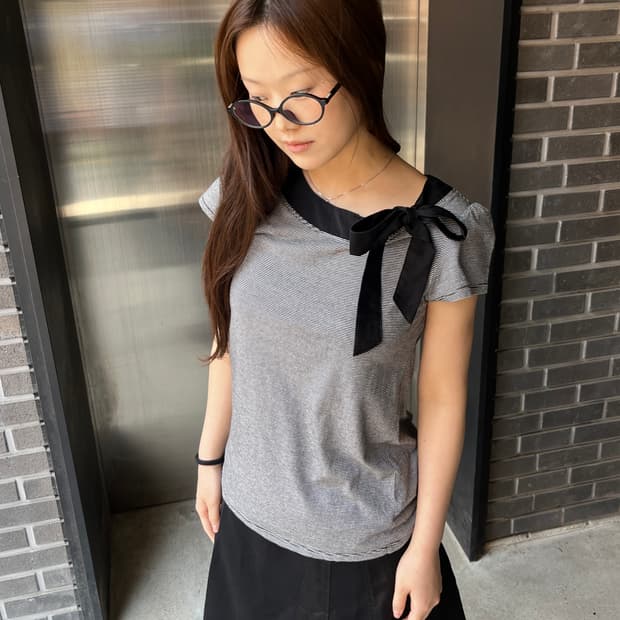 Hushush 넥 리본 티셔츠 