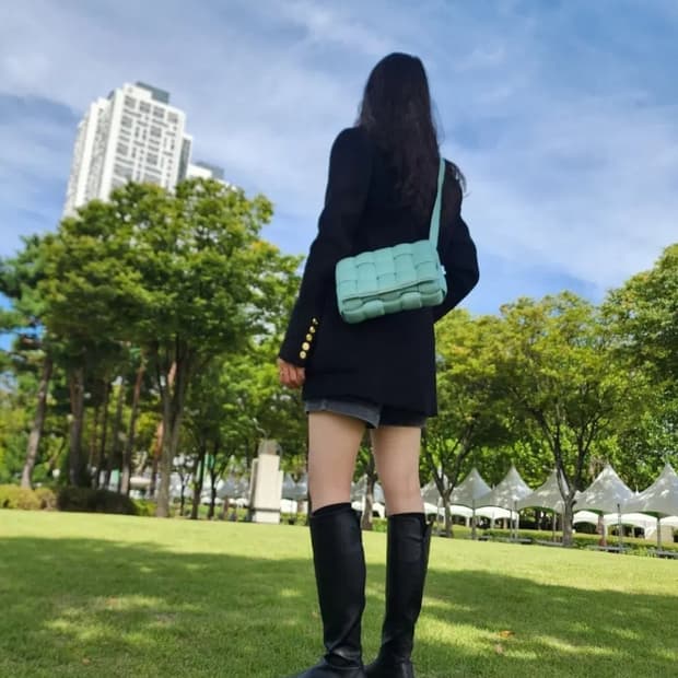 보테가베네타 591970 패딩 카세트백