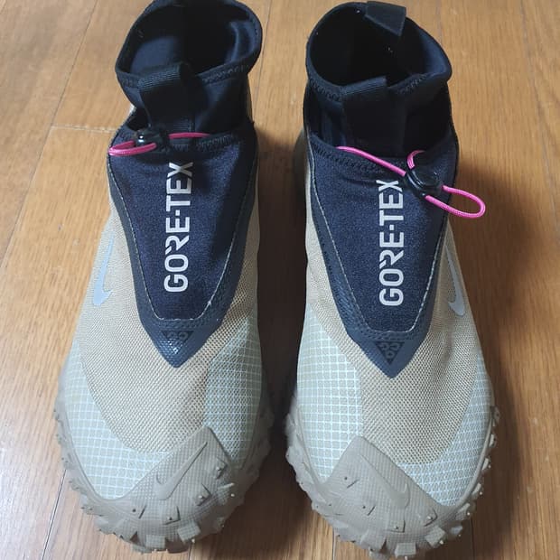 상태최상 나이키 ACG 마운틴 플라이 고어텍스 카키 265