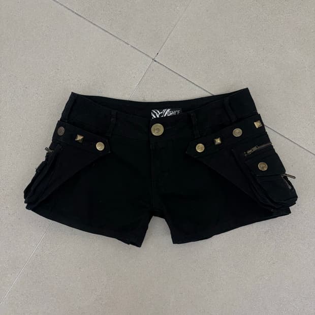 스터드 포켓 반바지